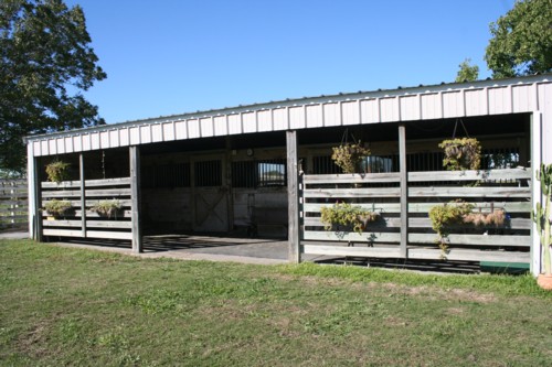 3 Stall barn w/runs